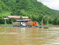 Fähre über den Mekong