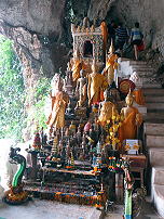 Buddha Statuen in der unteren Höhle