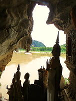 Buddha Statuen in der unteren Höhle